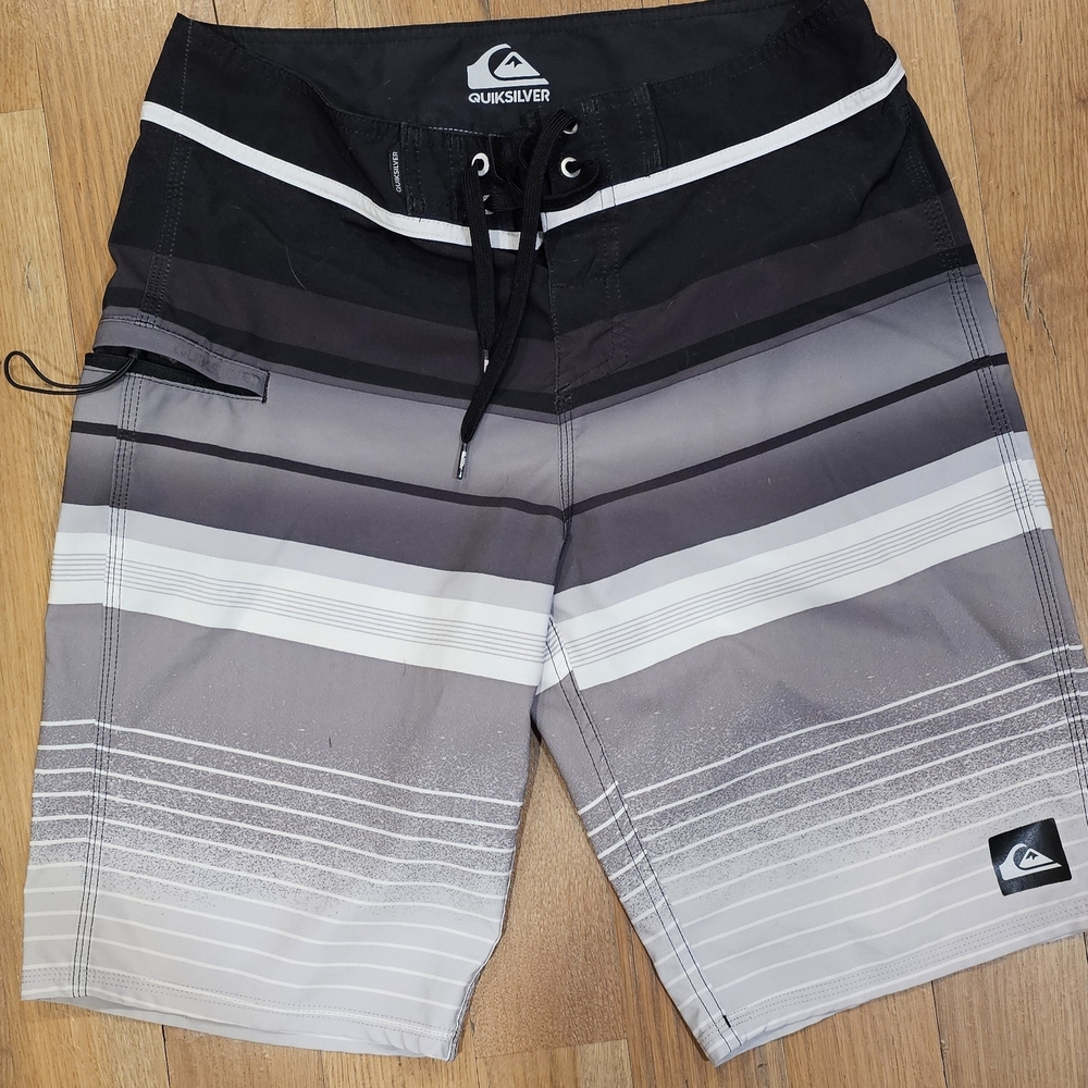 Quiksilver Men's Black and Gray Board Shorts Medium